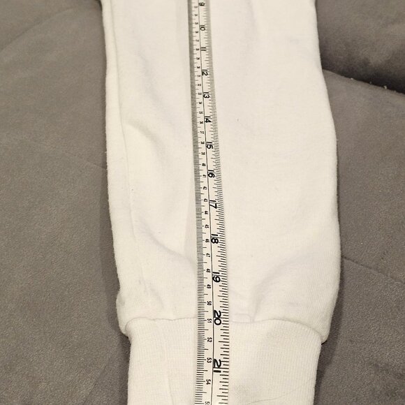 Disney's Dumbo White Sweatshirt Excellent Used Condition Unisex size Medium - Picture 5 of 5